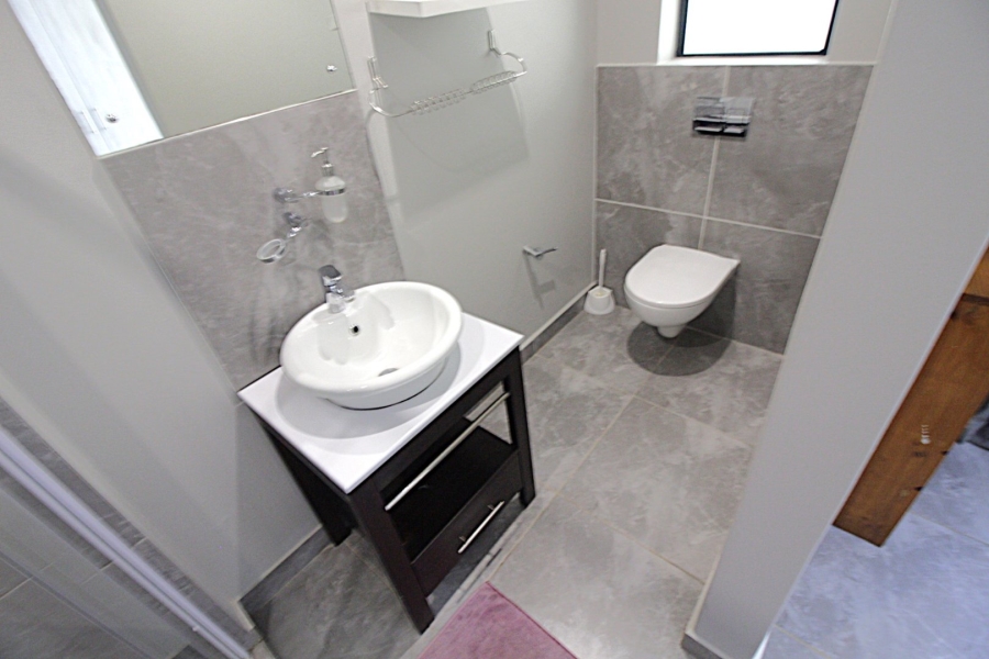 5 Bedroom Property for Sale in Noorsekloof Eastern Cape